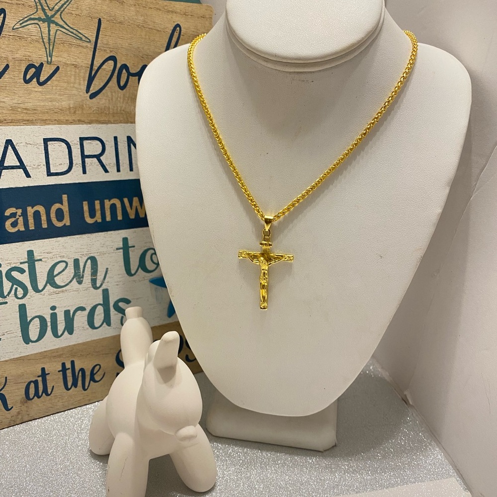 Gold Crucifix Pendant Necklace - Elegant Women's Jewelry